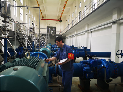 鄭州自來(lái)水公司侯寨水廠開展“安全紅袖章”活動(dòng) 筑牢污水處理安全防線